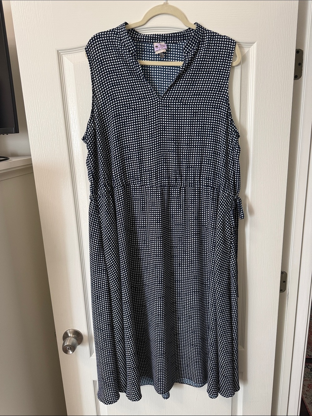 Anne Klein Navy and White Sleeveless V-Neck Midi Dress